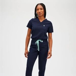 Uniforme gardé malade 

Bas ROSIE :Xs
Haut CHLOE : S